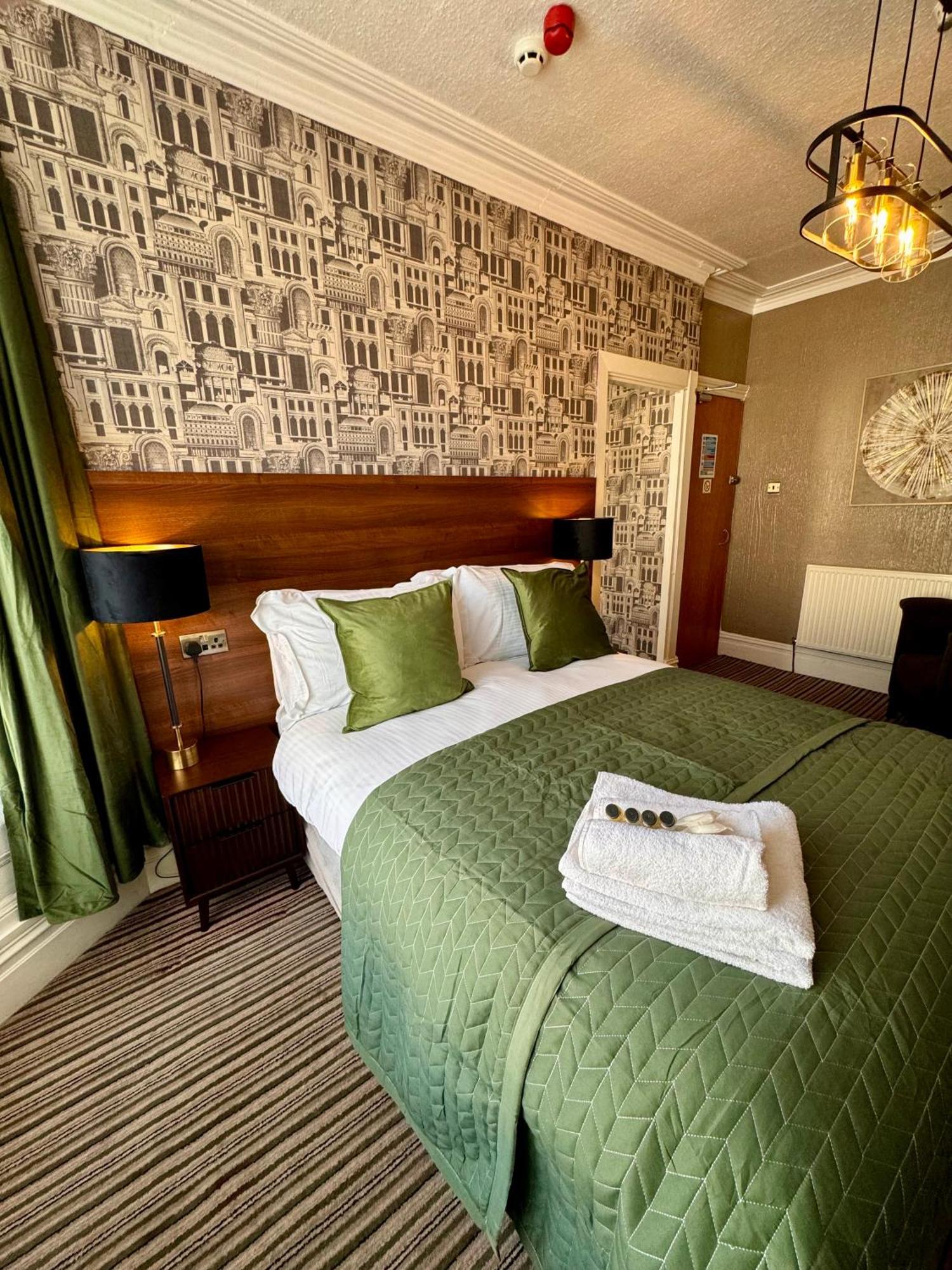 Delovely Hotel Μπλάκπουλ Εξωτερικό φωτογραφία
